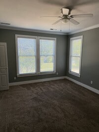 Building Photo - Spacious 2 Bedroom Walkable to Downtown