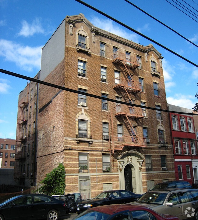 Building Photo - 2235 Bathgate Ave