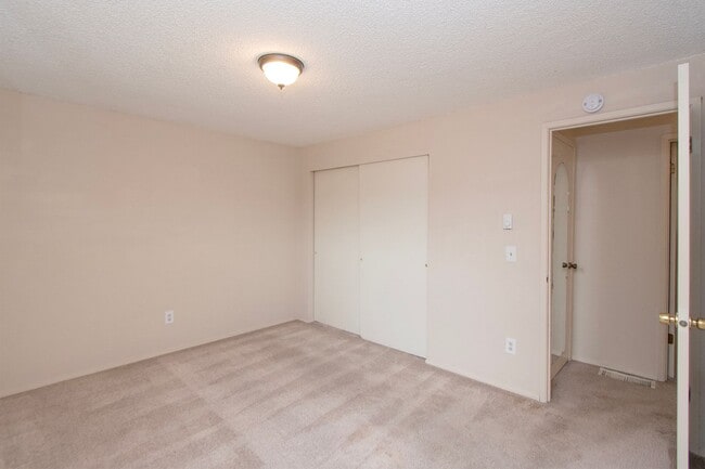 Building Photo - Large Home on Large Lot in Sequim