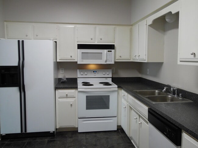 Building Photo - 317 Bainbridge Dr