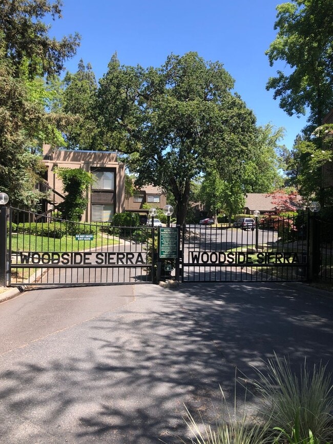 Building Photo - NICE 2ND STORY CONDO IN WOODSIDE SIERRA GATED COMMUNITY NEAR LOEHMANN'S PLAZA!