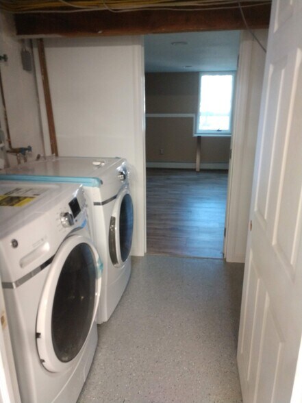 Laundry room - 24 Manhasset Ave
