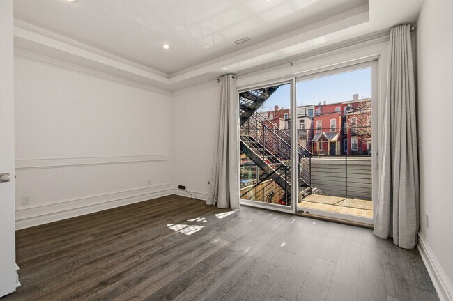 Building Photo - 1340 Kenyon St NW