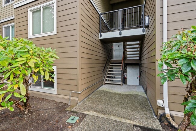 Building Photo - Spacious 2-bed 2-bath condo in Everett