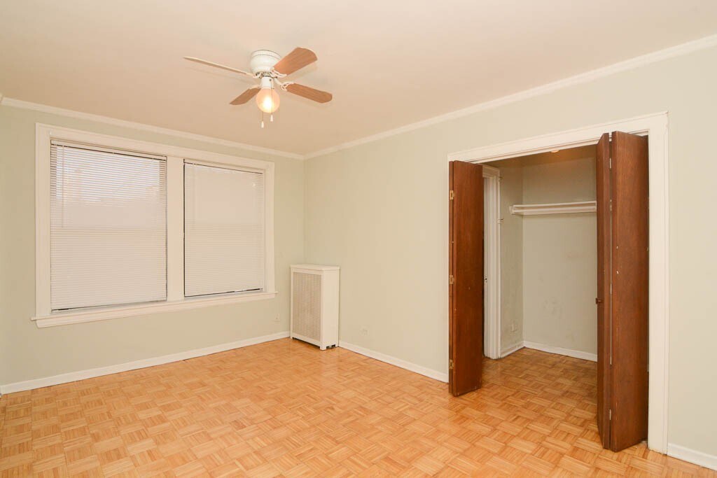 Building Photo - 742 W Belmont Ave