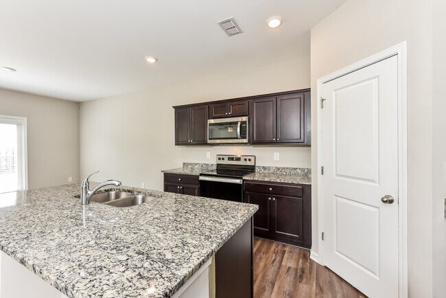 Building Photo - 3765 Place Dr