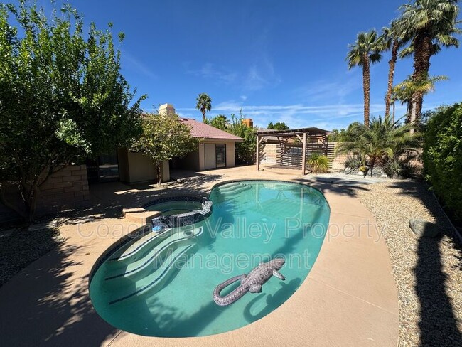 Building Photo - 40588 Clover Ln