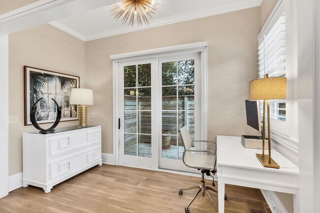Building Photo - Franklin Gem Walking Distance to Downtown!