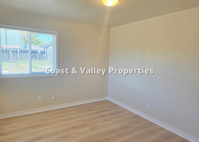 Building Photo - Wonderful North Salinas Home for RENT!!!