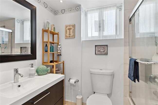 Building Photo - 1255 Collins Ave