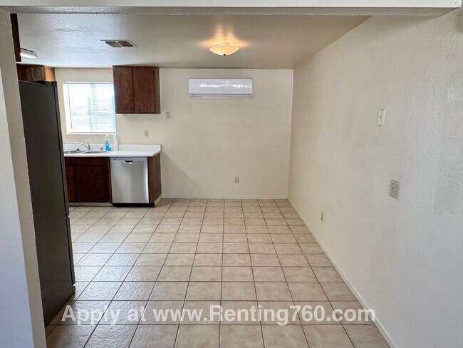 Building Photo - Spacious 2 Bed 1 Bath Home With Indoor Laundry Room