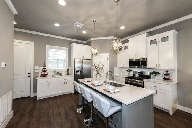 Building Photo - 523 Brownstones