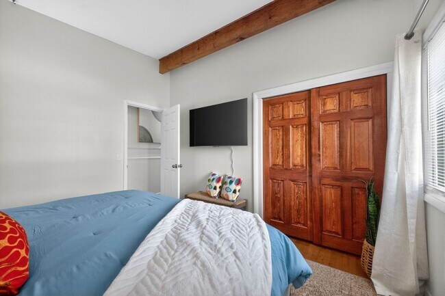 Building Photo - 5BR Retreat w/ Private Indoor Pool In Greensburg