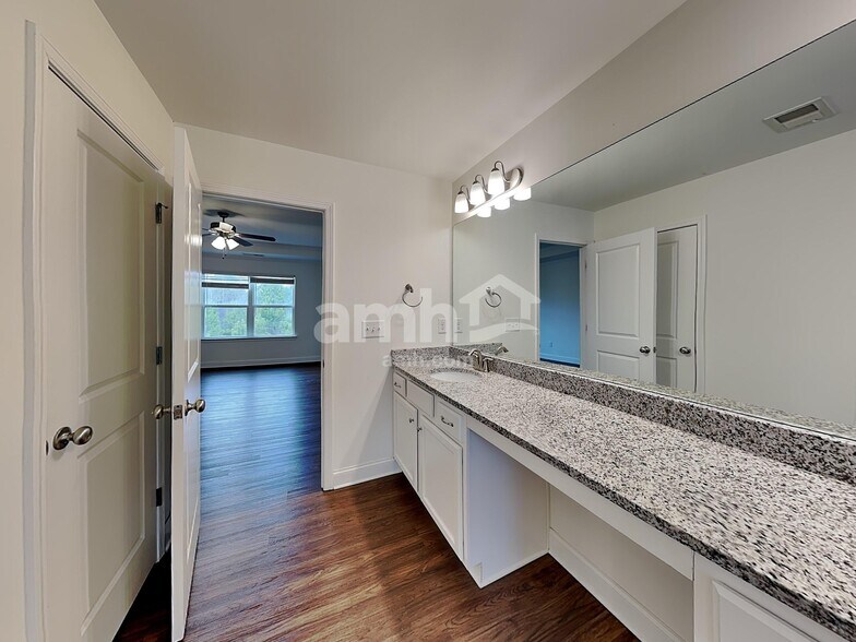 Building Photo - 2462 Napa Valley Dr