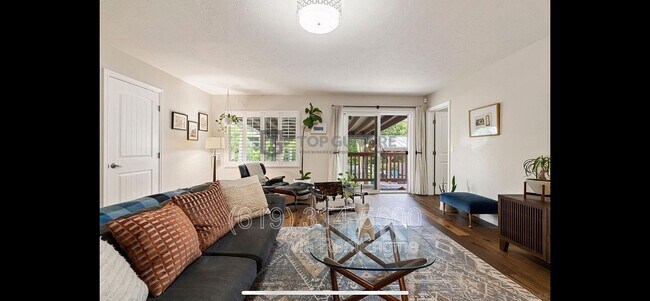 Building Photo - 4228 Calavo Dr