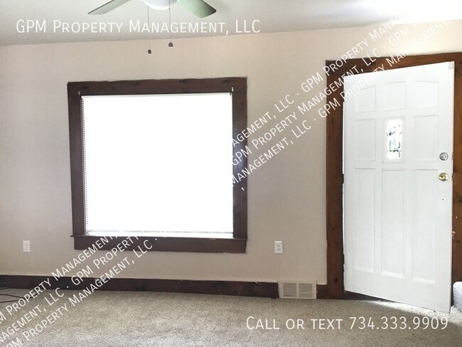 Building Photo - Dearborn Heights Colonial