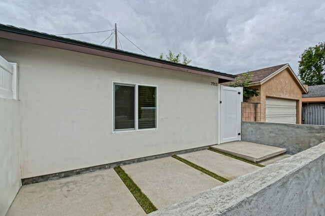 Building Photo - NEWLY BUILT, LUXURIOUS & BRIGHT, 1BR1BA AD...