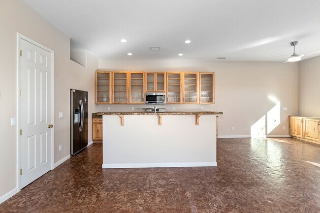 Building Photo - Country living at its finest!