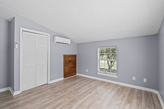 Building Photo - Charming Conway Loft Home – Quiet Country Living!