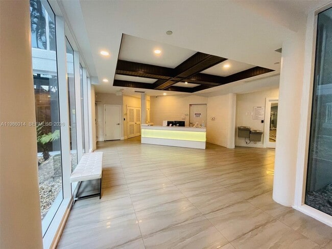 Building Photo - 20281 E Country Club Dr