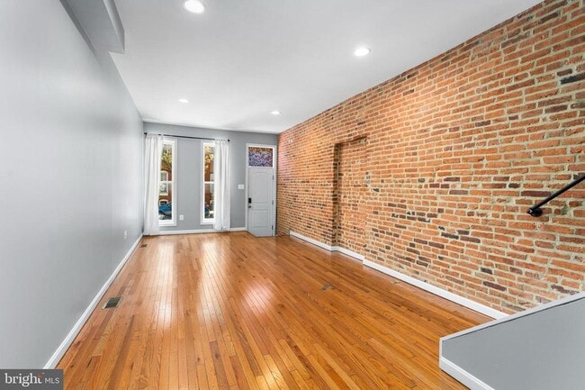 Primary Photo - 1330 S Charles St