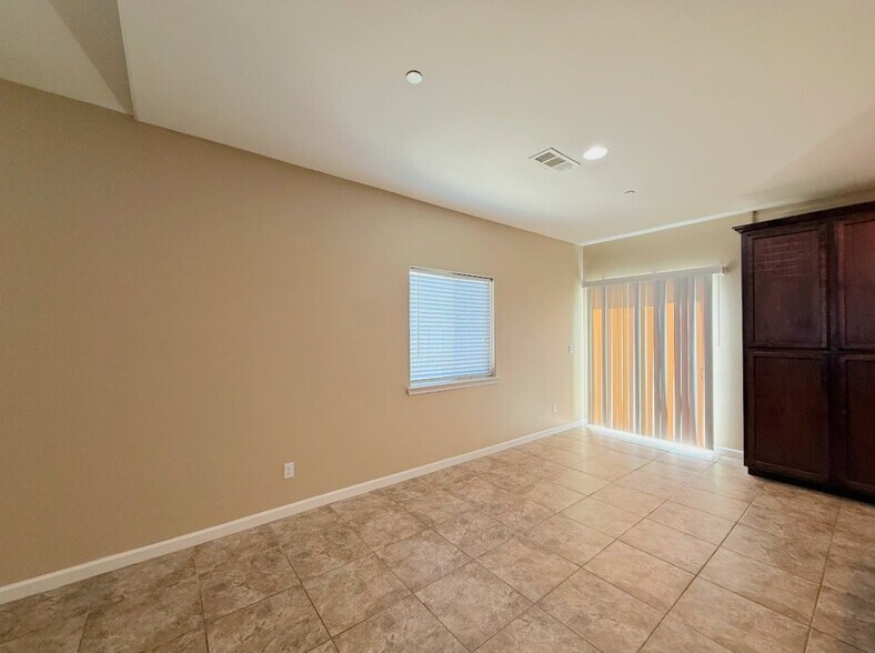 Building Photo - 4014 Cinnabar Ave