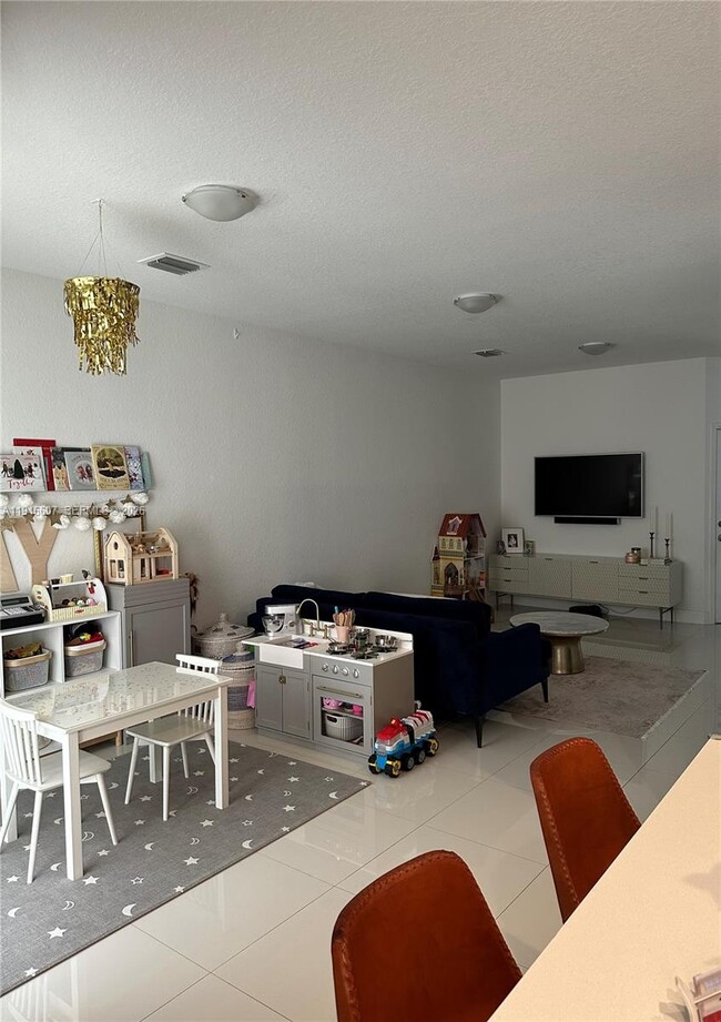 Building Photo - 507 SW 91st Ct