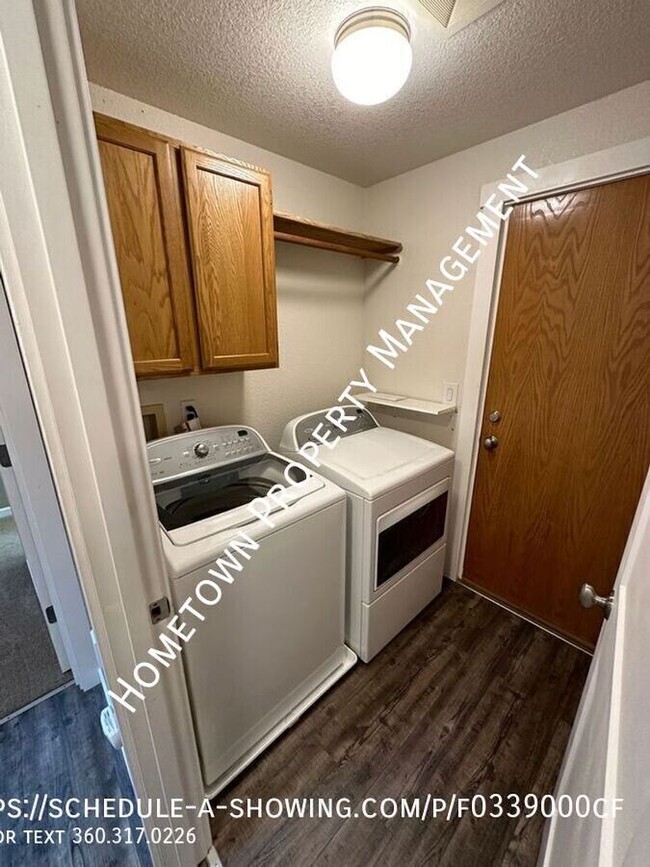 Building Photo - 3 Bedroom Rambler with AC - Available NOW!