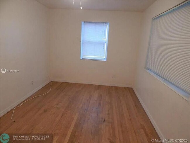 Building Photo - 1111 N 25th Ave