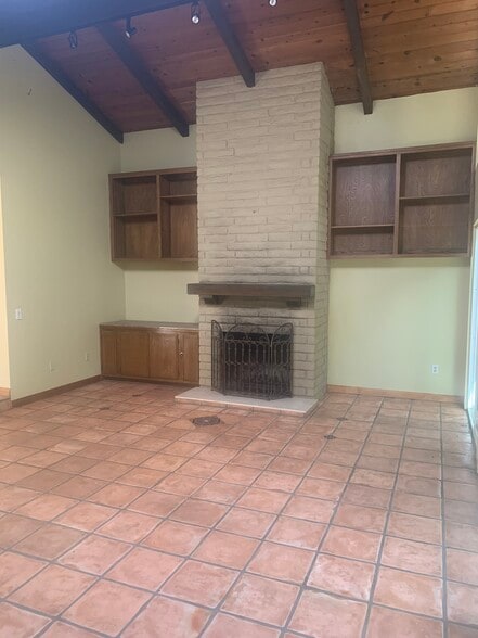 Building Photo - 30 Saint Francis Way