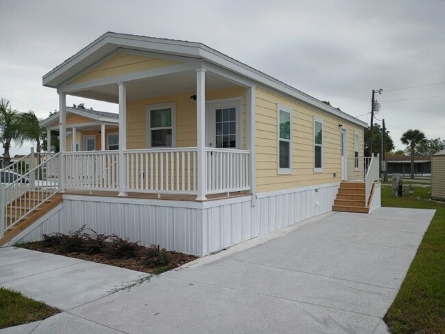 Building Photo - 40 Lily Dr