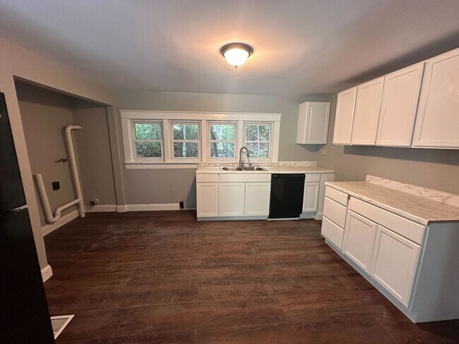 Building Photo - Newly Renovated Home For Rent!  Perfect Ch...