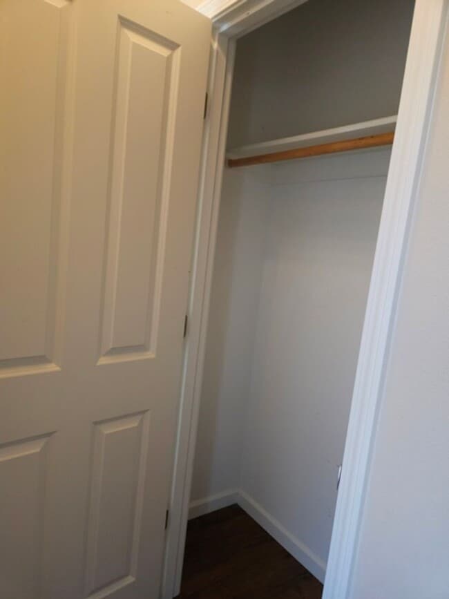 Building Photo - 4Bd/2.5Ba Two Story House - Available to View!