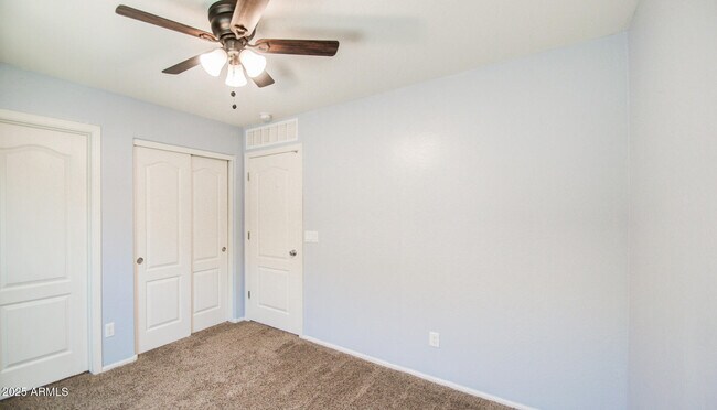 Building Photo - 4068 E Devon Dr