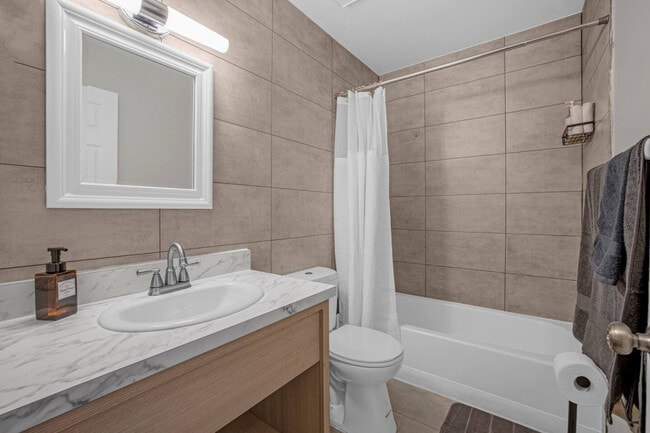 Building Photo - 13803 Heritage Club Dr