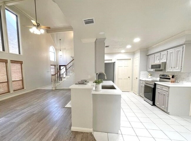 Building Photo - 18226 Vinland Dr