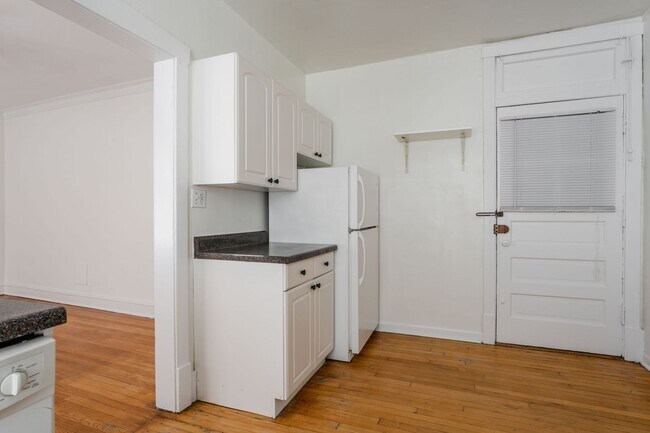 Building Photo - Albany Park - 2 Bed / 1 Bath - Heat Included