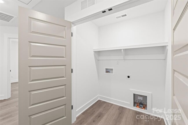 Building Photo - 2015 Wilson Ave