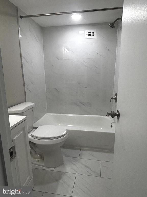 Building Photo - 5565 Columbia Pike