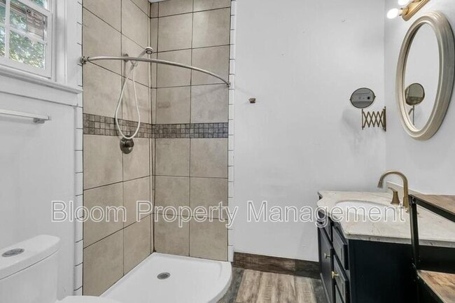 Building Photo - 299 Coming St