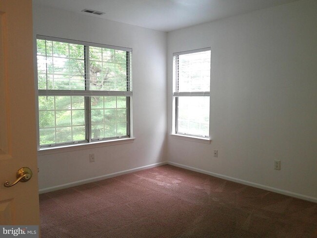 Building Photo - 308 Diamond Dr