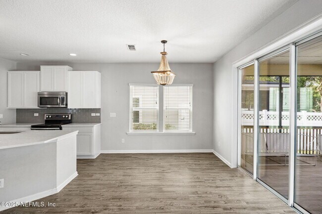 Building Photo - 92 Fernbrook Dr