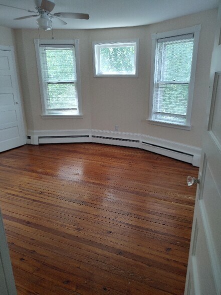 Building Photo - 107 Colonial Ave