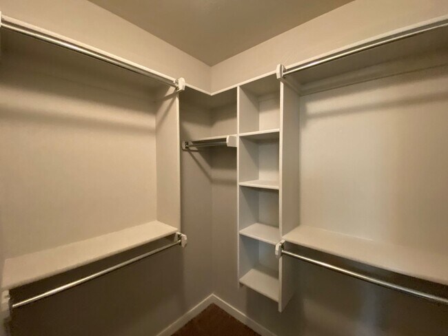 Building Photo - 3 Bed 2 Bath Duplex in Moore Schools!