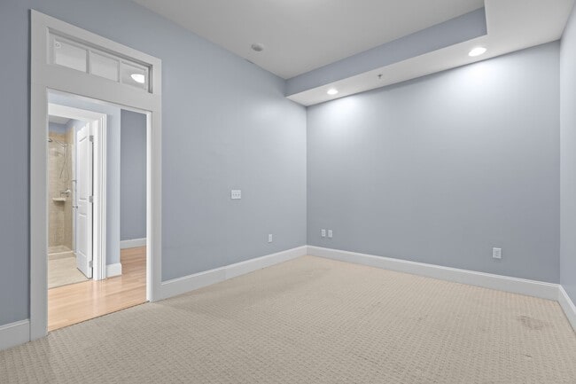 Building Photo - 400 W North St