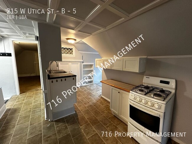 Building Photo - Cozy top floor one bedroom unit available!