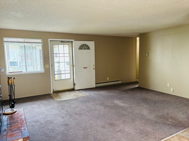Building Photo - Bright 2 BR Carter Park Living with Fireplace, Carport, and Tons of Storage!