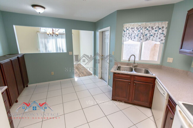 Building Photo - 4725 E Brown Rd