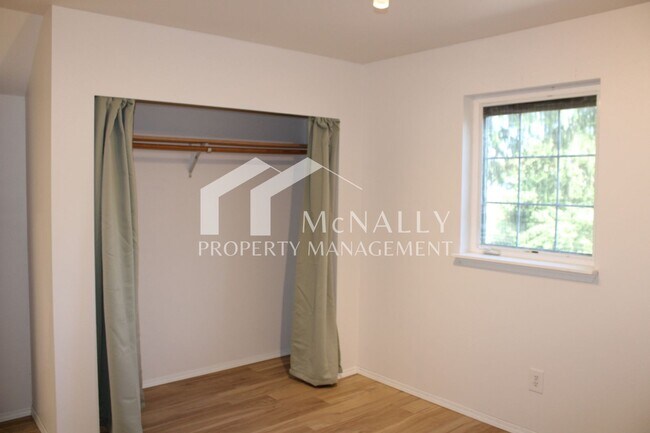 Building Photo - 5020 N Bristol St