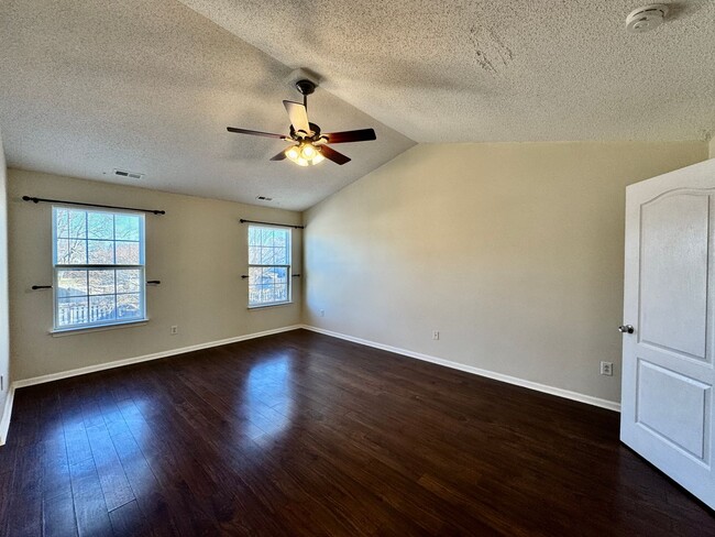 Building Photo - Ready NOW!! A 3-Bedroom Townhome w/Attache...